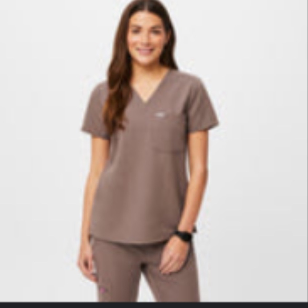 NWT Catarina scrub top